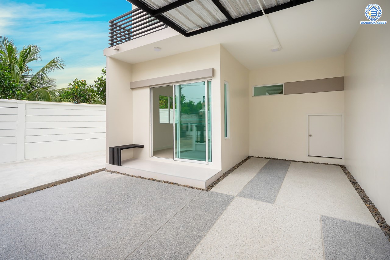 บ้านมือสองตกแต่งใหม่ ม.พลีโน่ ปิ่นเกล้า-ราชพฤกษ์ ทาวน์เฮ้าส์ 2 ชั้นหลังมุม เนื้อที่ 29.2 ตร.ว. ฟังก์ชันจัดเต็ม 3 ห้องนอน 2 ห้องน้ำ จอดรถได้ 1 คัน พร้อมพื้นที่ใช้สอย 148 ตร.ม. การเดินทางสะดวก ใกล้วงเวียนพระรามห้า, The Walk และจุดขึ้นทางด่วน "ศรีรัช"